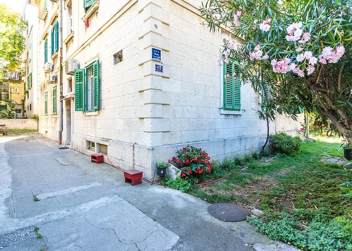 Traditional Dalmatian 3 Min Walk To Split