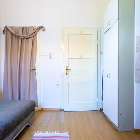 Traditional Dalmatian 3 Min Walk To